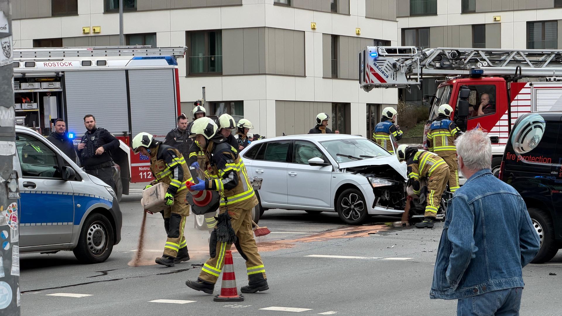 Rote Ampel überfahren: Unfall am Rostocker Vögenteich