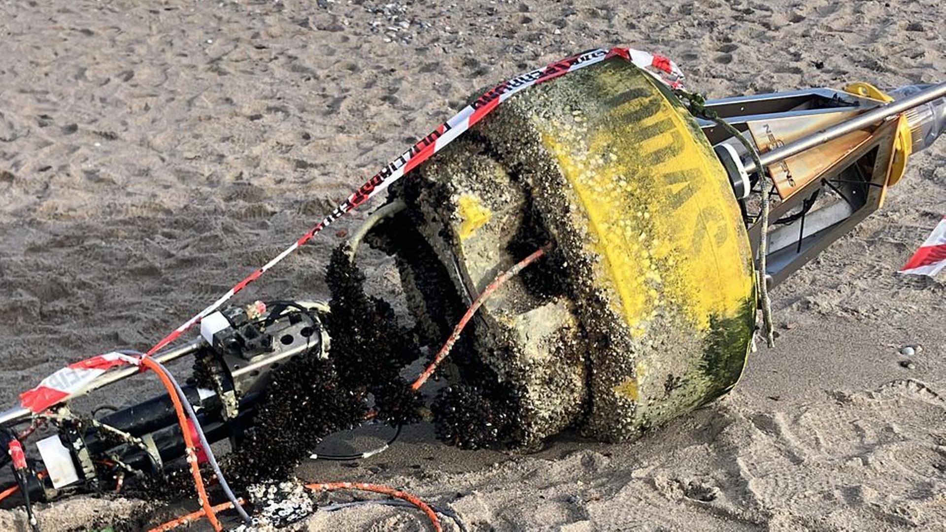 Messboje am Strand von Nienhagen angetrieben