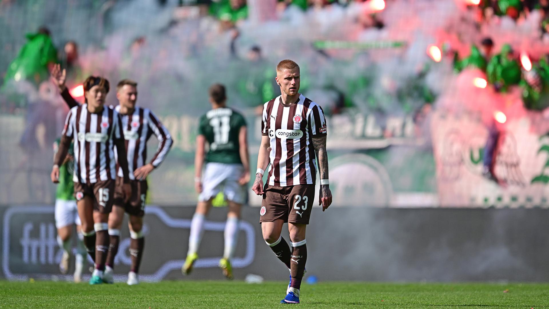 Liveblog: Abstiegs-Trauer bei St. Pauli, Wolfsburg darf weiter hoffen