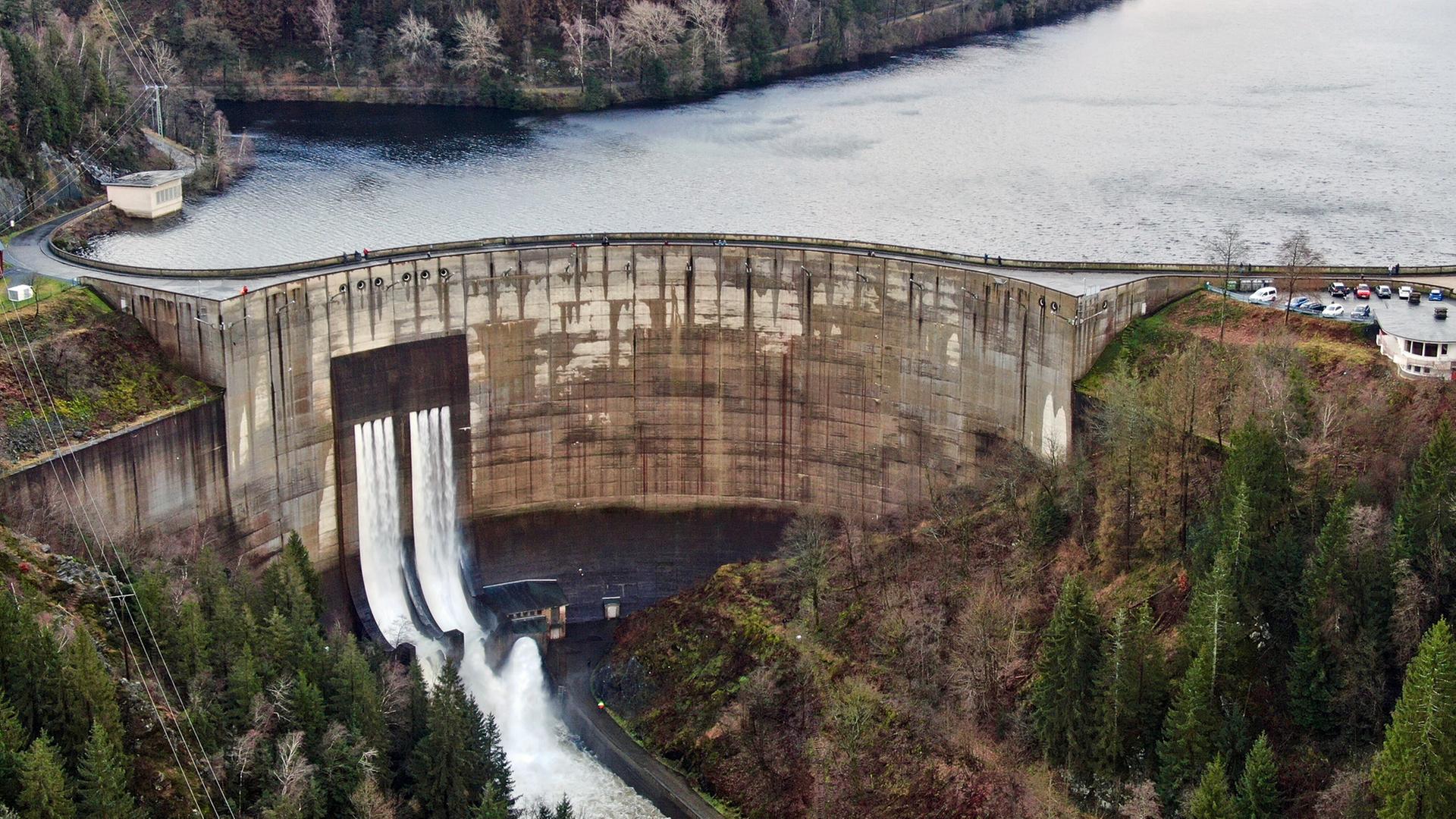 Blick auf die Staumauer der vollen Okertalsperre (26.12.2023) | picture alliance/dpa | Thomas Schulz