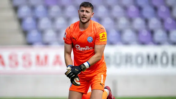 Frust bei Keeper Timon Weiner von Holstein Kiel 