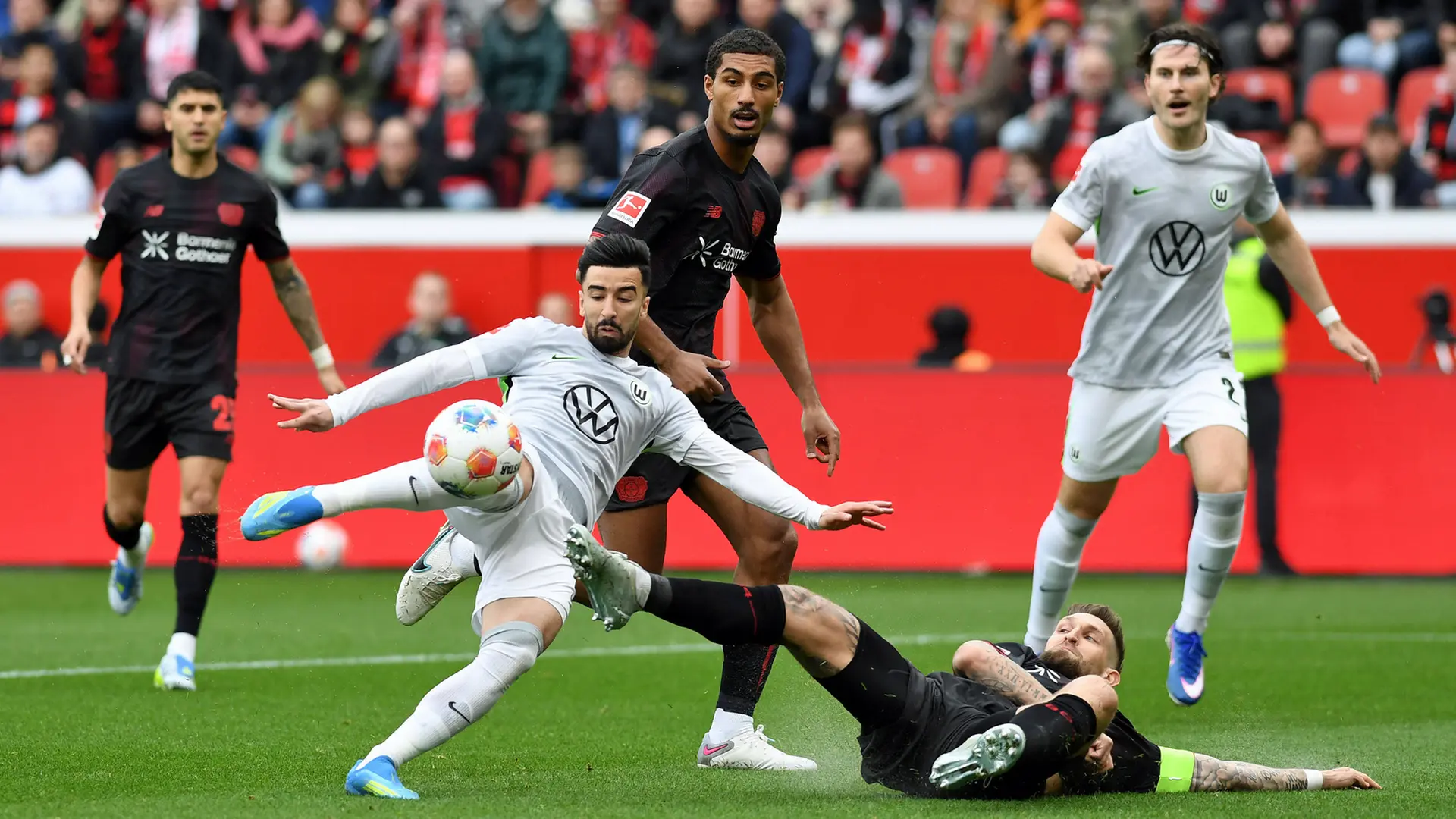 VfL Wolfsburg verliert nach 3:1-Führung noch mit 3:6 bei Bayer Leverkusen