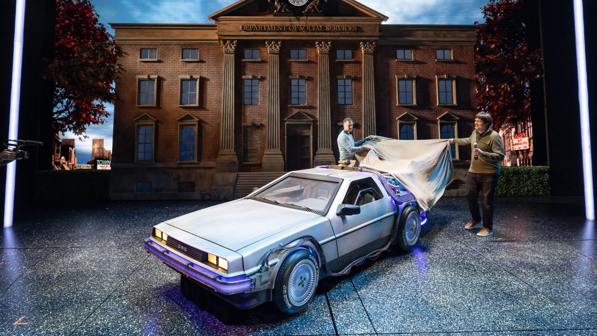 Musicalstar DeLorean: Das teuerste Bühnenauto der Welt steht in Hamburg