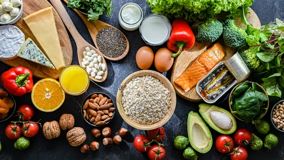 Stoffwechsel anregen: Symbolbild mit gesunder und vollwertiger Ernährung | imago / PantherMedia , Z Jan Stoffwechsel anregen: Symbolbild mit gesunder und vollwertiger Ernährung