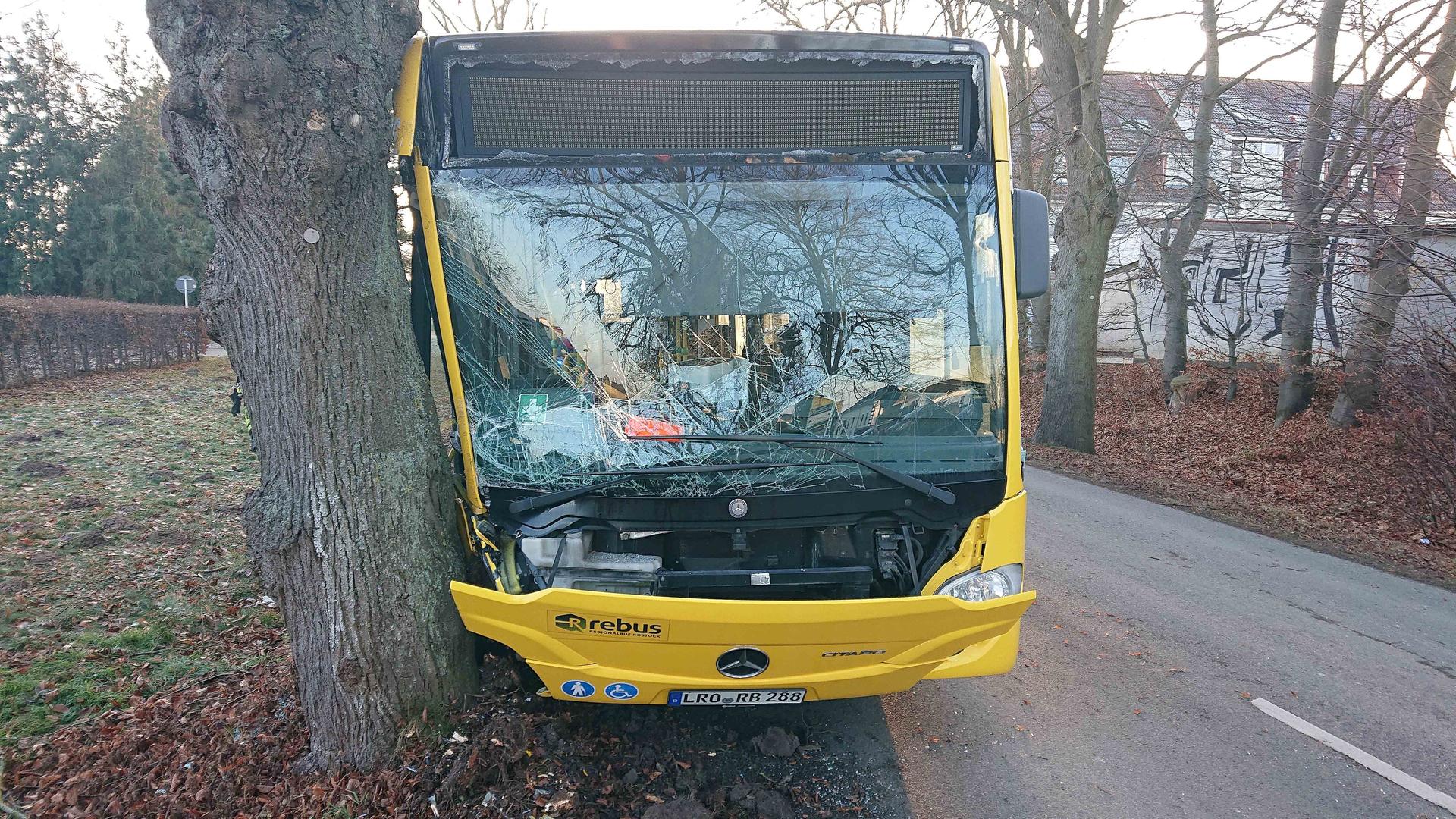 Bad Doberan: Busunfall mit mehreren Verletzten - Sperrung wieder aufgehoben