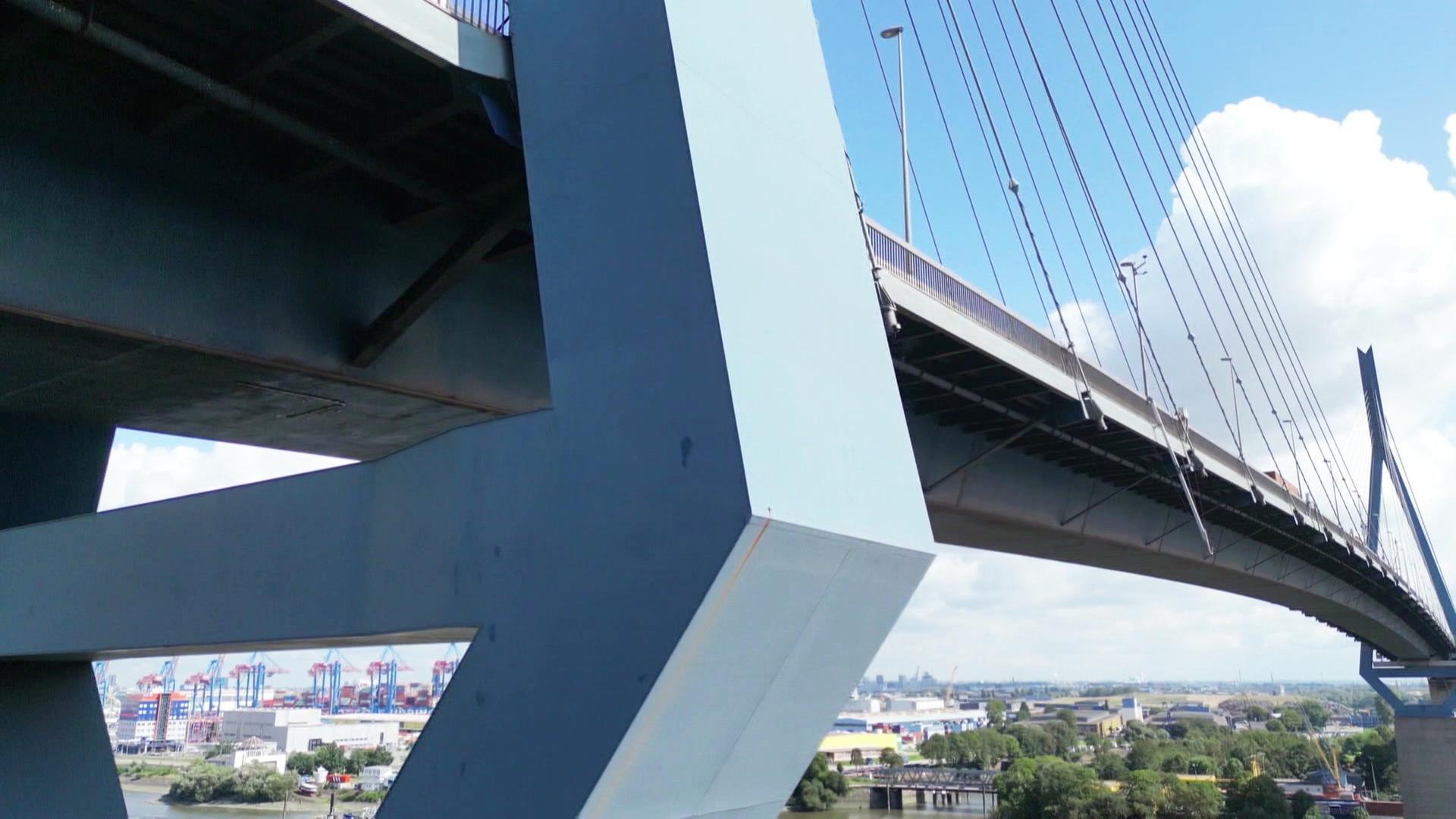 Sperrung für Schwertransporte: Spediteure suchen Alternativen für Köhlbrandbrücke