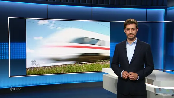 Moderator Daniel Anibal Bröckerhoff im Studio