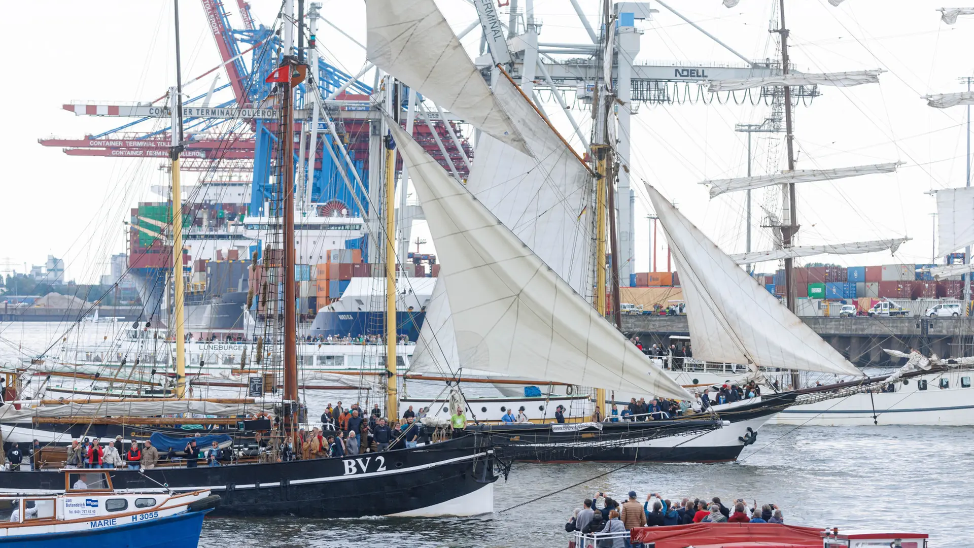 Hafengeburtstag 2026 Auslaufparade: Gastschiffe haben den Hafen verlassen