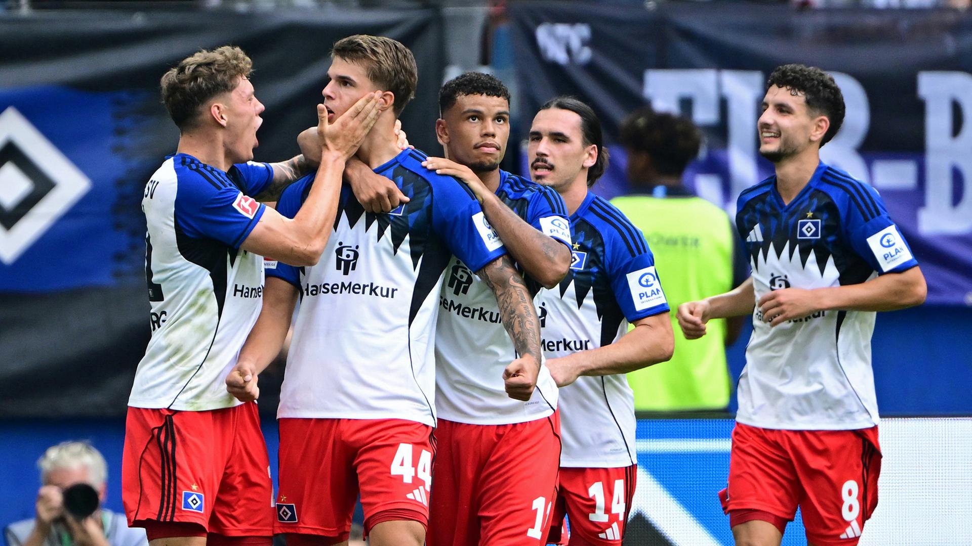 Hamburgs Luka Vuskovic bejubelt seinen Treffer | Witters/Tim Groothuis