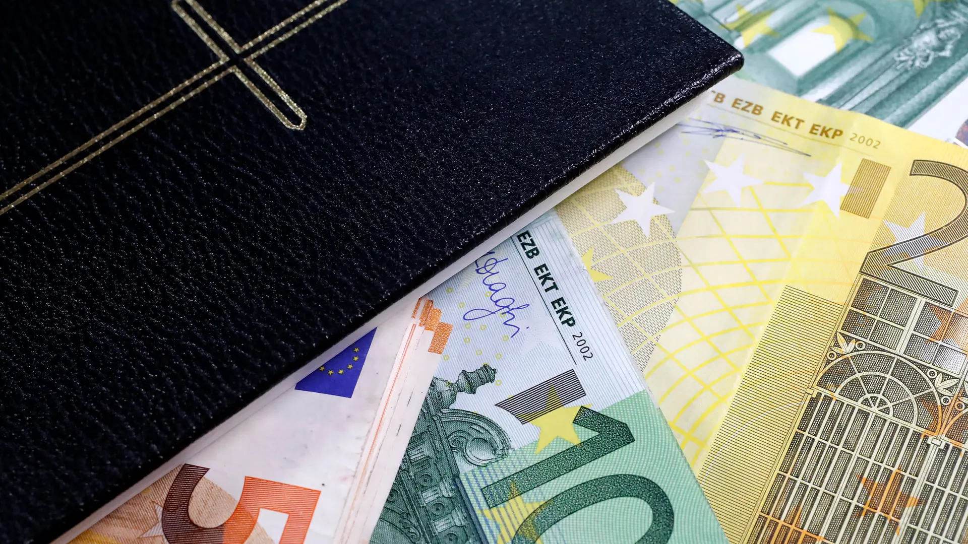 Konfirmation in SH: Tipps zu Outfit, Geschenken und Essen