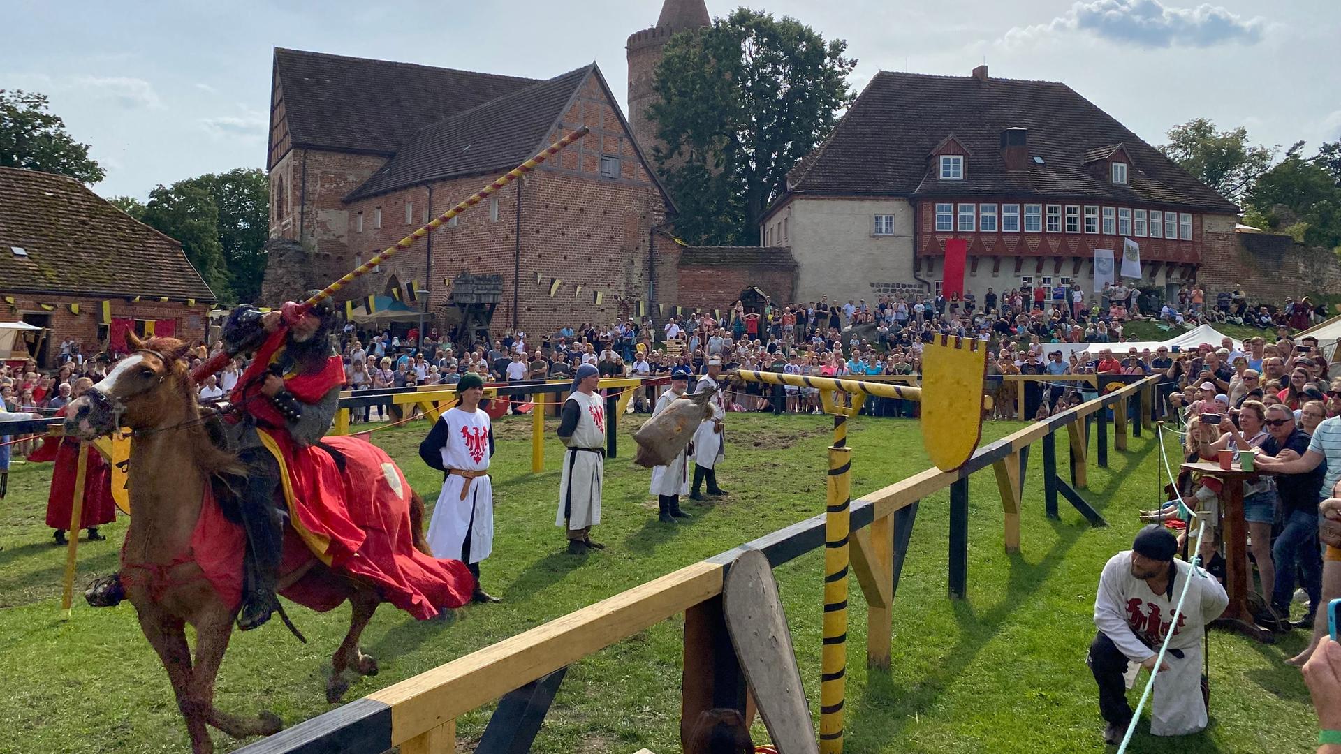 Burg Stargard: Erfolgreiche Saison mit 14.000 Gästen