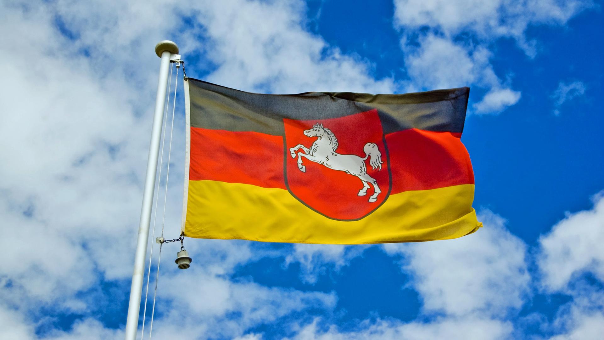 Flagge Niedersachsens | Fotolia, JWS