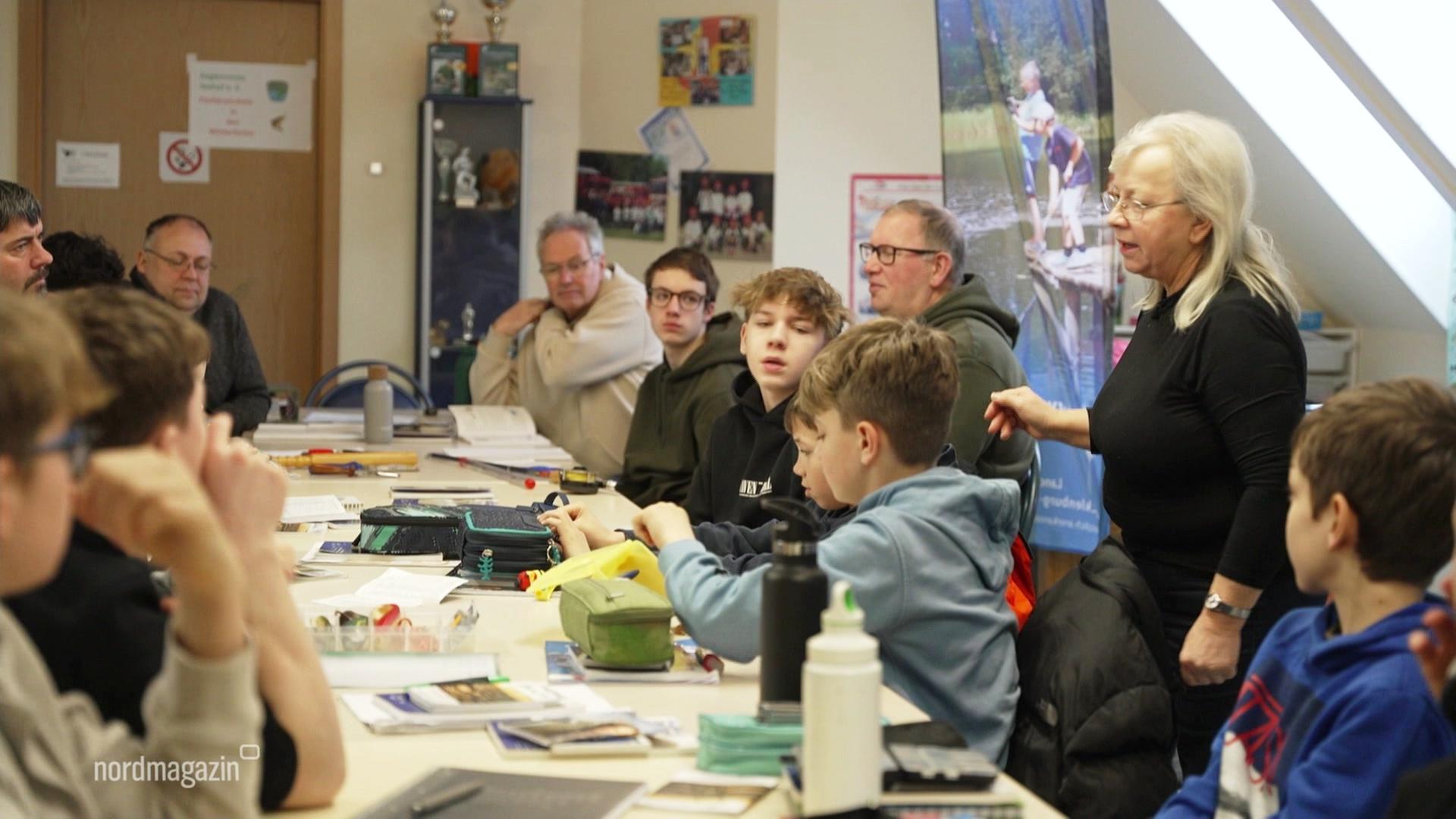 Spielerisch zum Angelschein im Ferienkurs