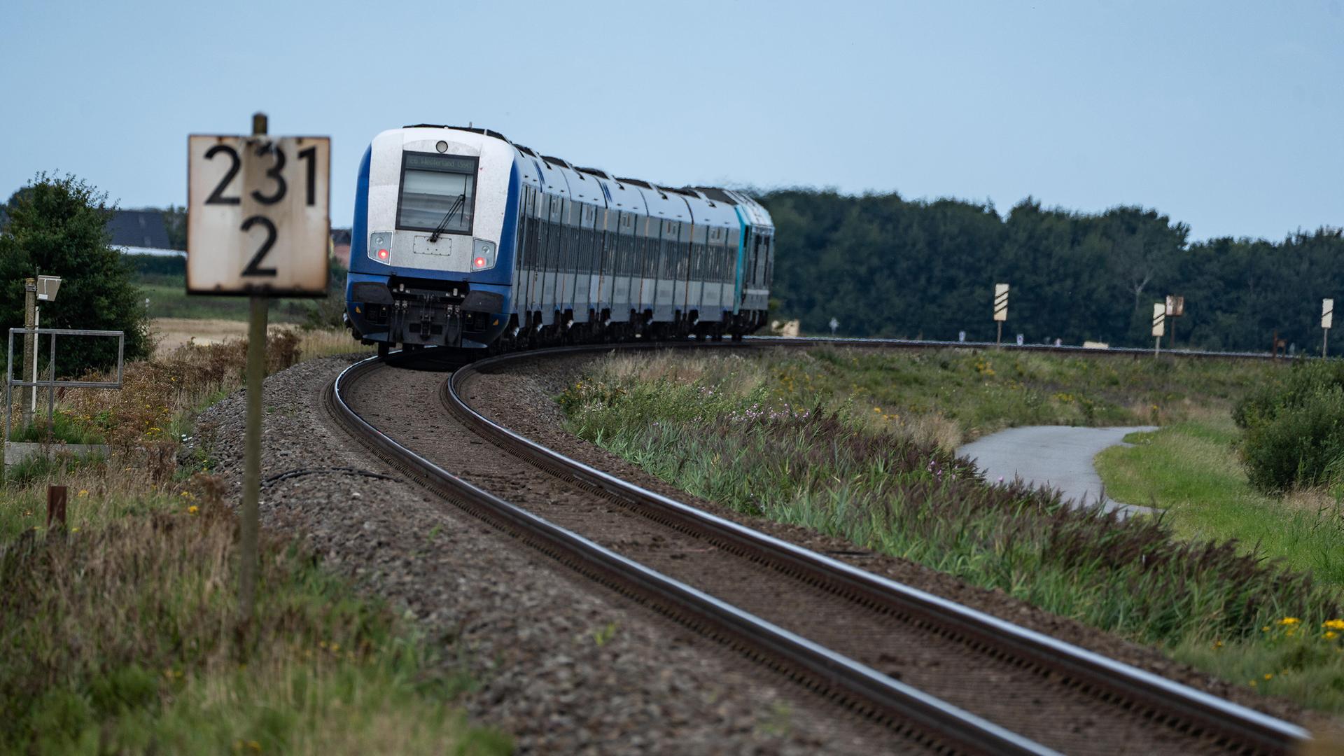 Sylt-Hamburg: Ausbau der Bahnstrecke frühestens 2045 – Kritik aus SH