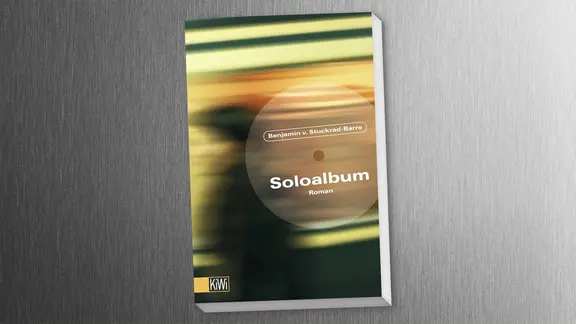 Ein Buch - wie ein großer Bruder: das "Soloalbum" Benjamin von Stuckrad-Barres. | KiWi Cover; Benjamin von Stuckrad-Barre, Soloalbum Artikel teilen Leseprobe Band 887
