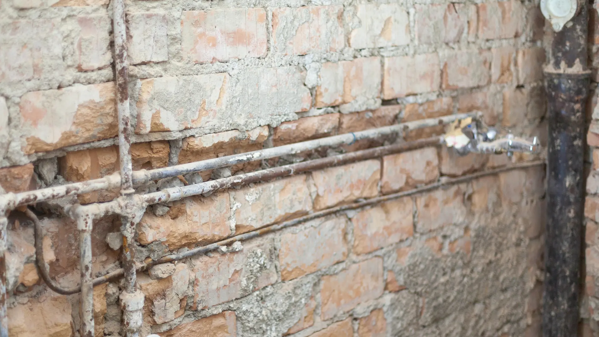 Hamburg Property Owners Warned of High Sewage Pipe Leakage Rates