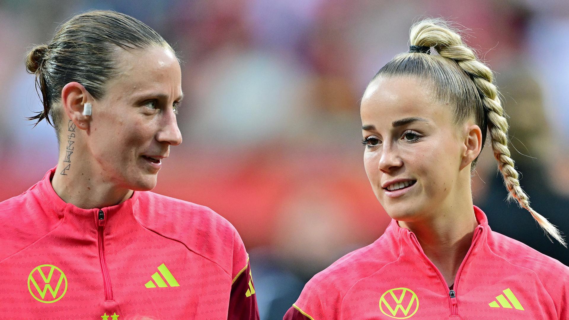 DFB-Frauen mit Torhüterin Berger, aber ohne Kapitänin Gwinn
