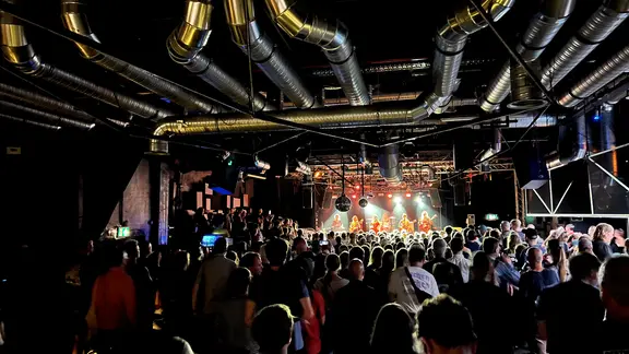 Szenen vom Reeperbahn Festival 2023: The Last Dinner Party spielt im Hamburger Club Uebel & Gefählich.