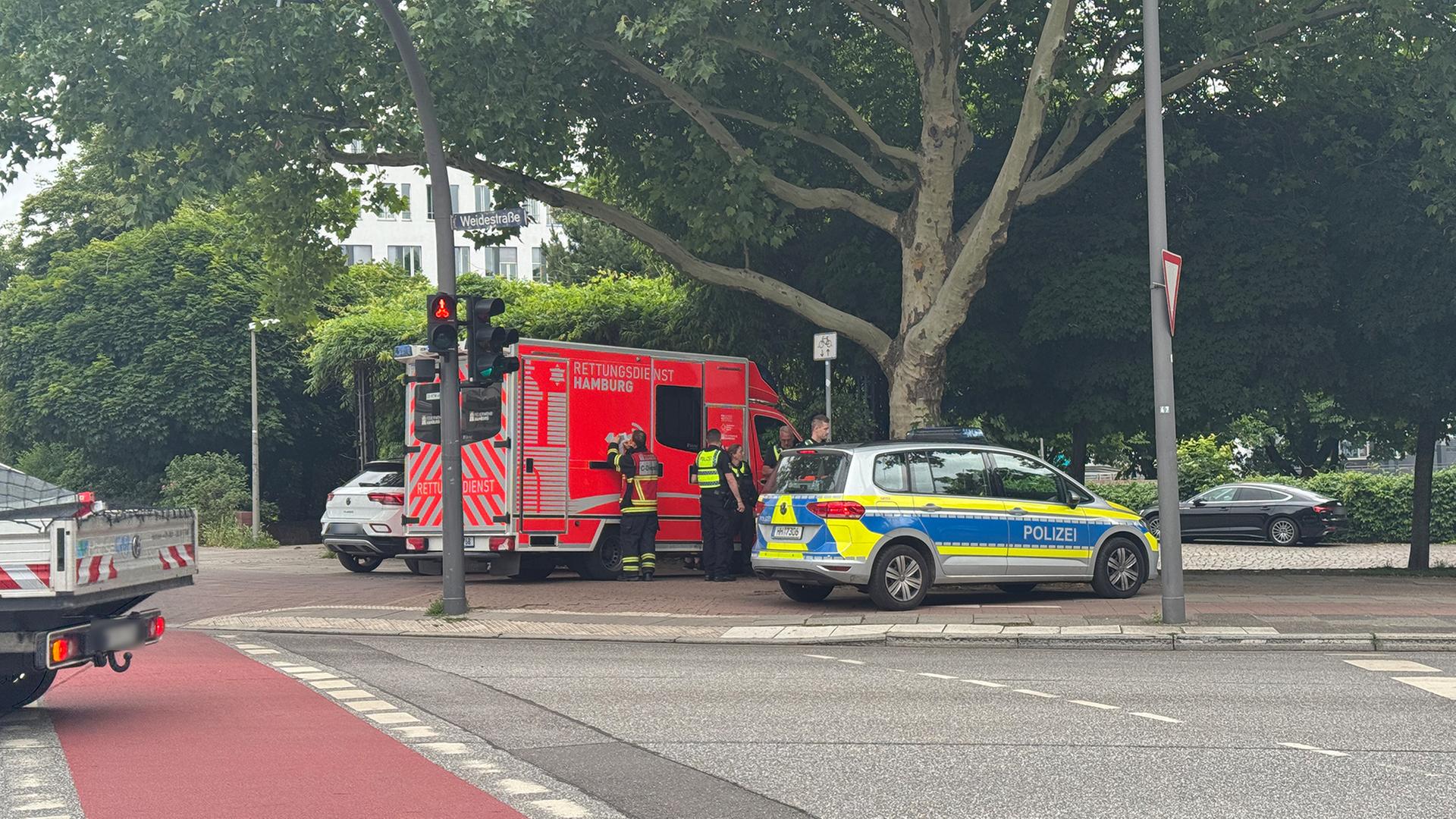Rettungseinsatz in Winterhude: Reglose Person im Osterbekkanal