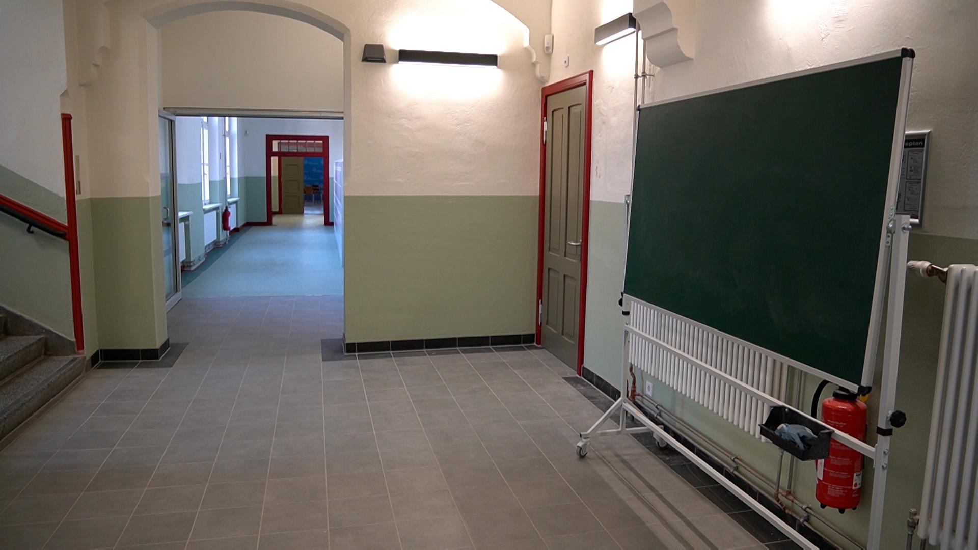 Schwerin: Stadt nutzt Sommerferien und baut an Schulen