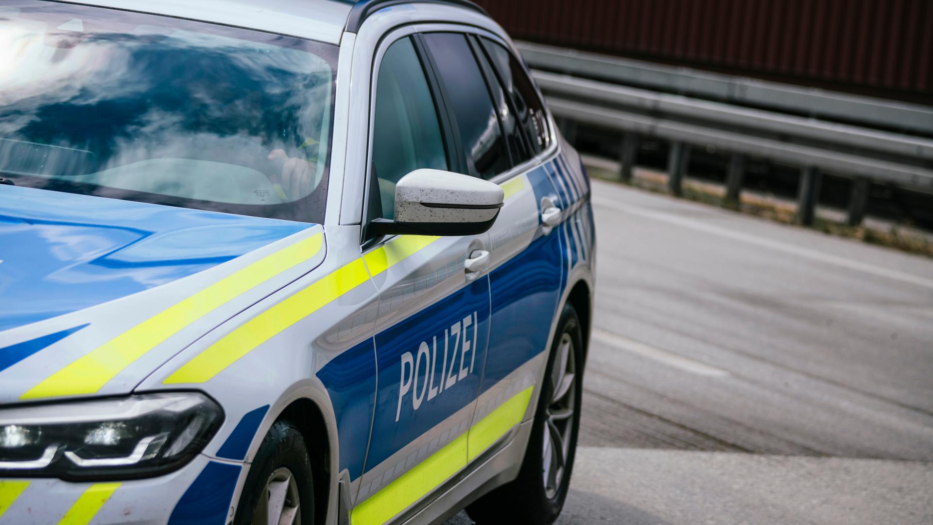 Ein Streifenwagen der Autobahnpolizei. | Julius Matuschik