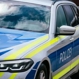 Ein Streifenwagen der Autobahnpolizei. Mann mit  3,1 Promille in Haus gefahren.