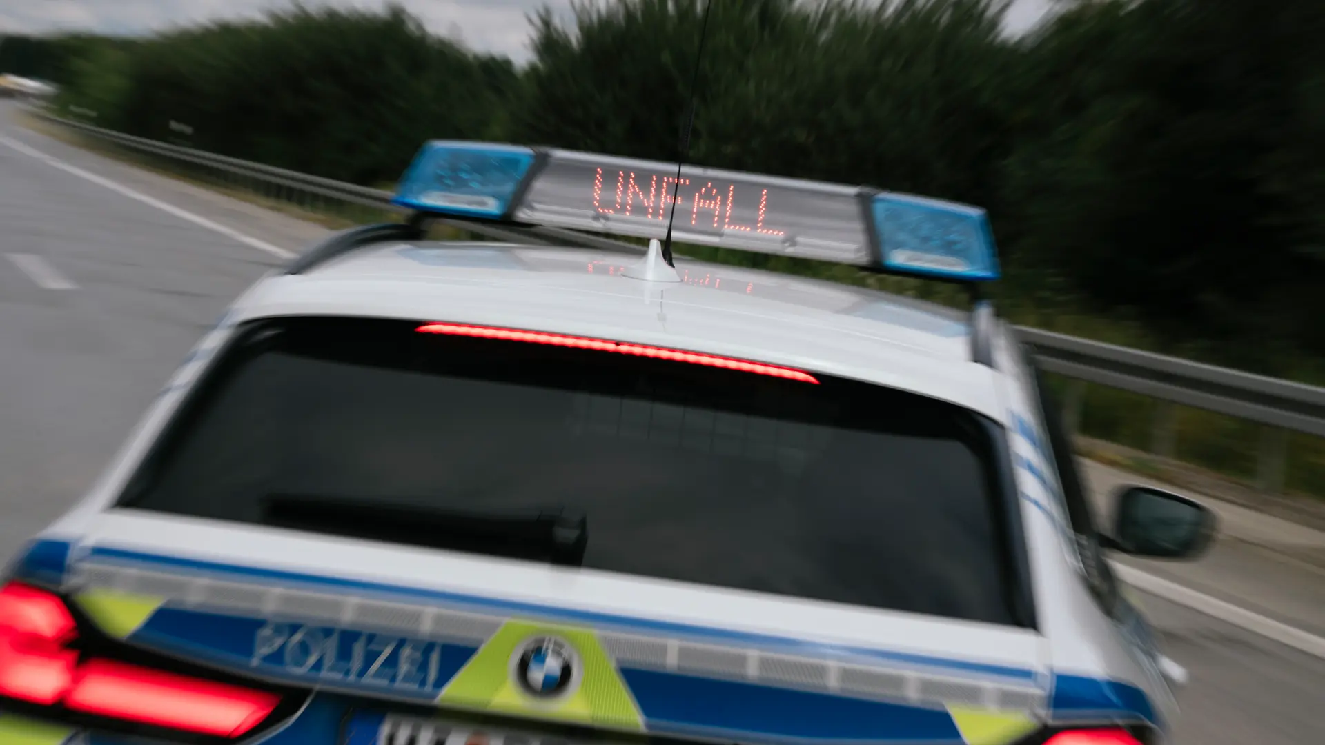Zwei Unfälle bei Starkregen auf der A14