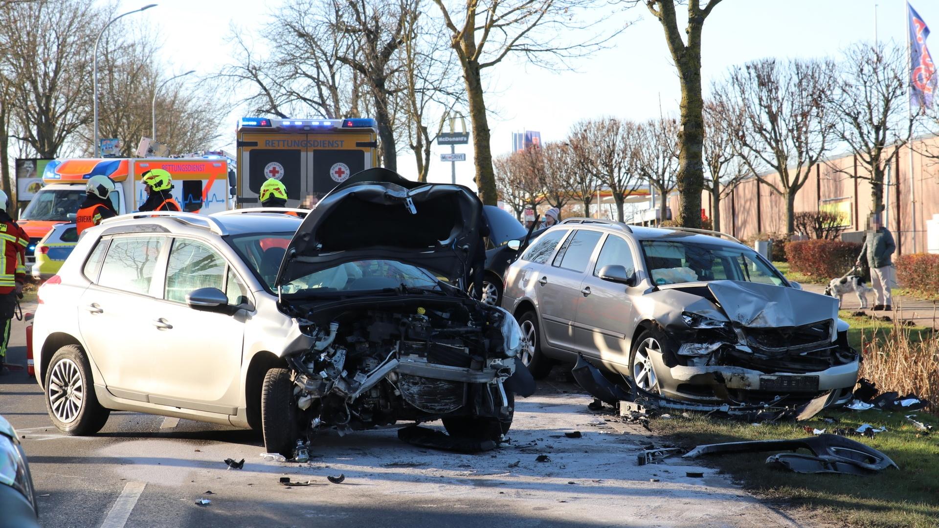 Wolgast: Vier Verletzte bei Unfall auf B111