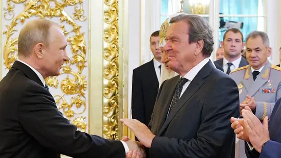 Vermittler im Ukraine-Krieg? Putin bringt Schröder ins Gespräch | ndr.de