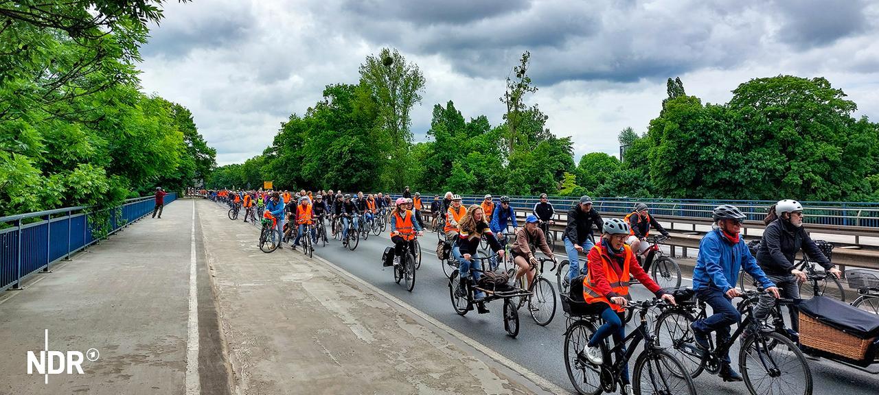 Teilnehmer einer Sternfahrt des ADFC in Hannover | NDR, Julia Scheper Teilnehmer einer Sternfahrt des ADFC in Hannover