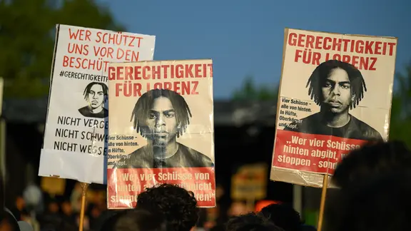 Beschreibe mir die Inschrift Beschreibe mir die Inschrift