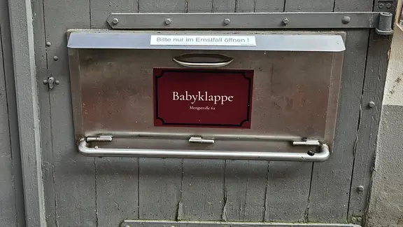 Eine Babyklappe in Lübeck.