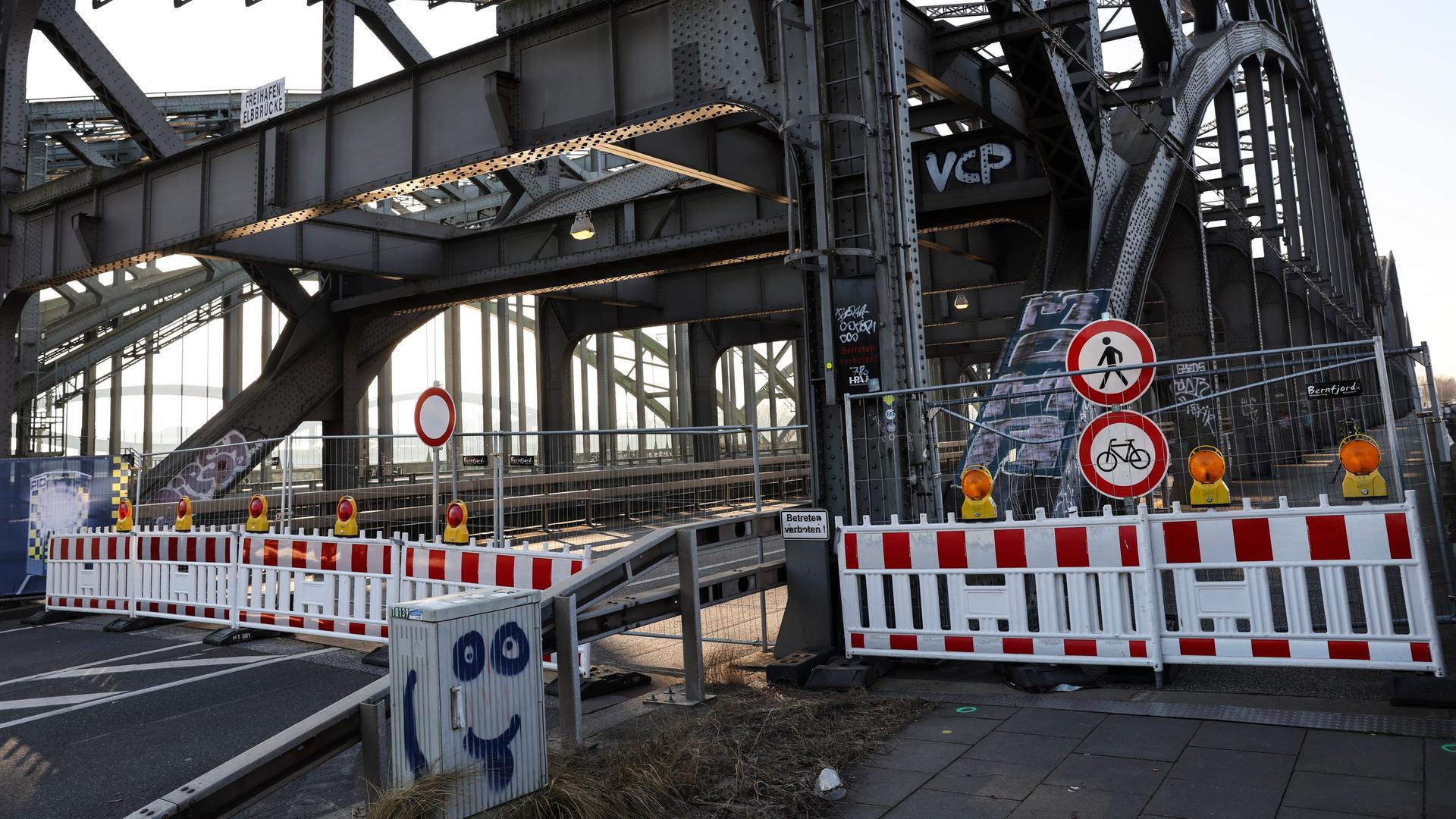 Gesperrte Freihafenelbbrücke: Senat will provisorische Ersatzbrücke