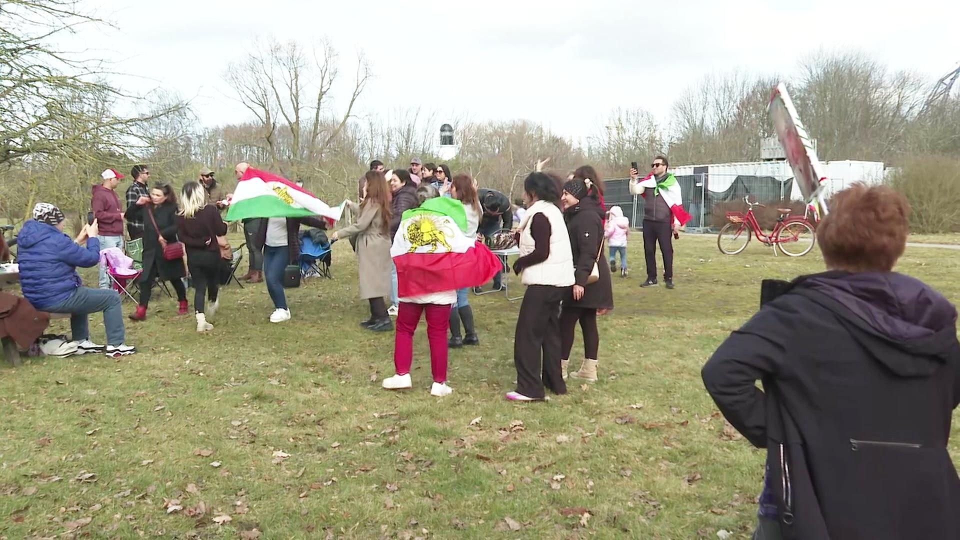 Freude und Sorge: Iraner in MV hoffen auf Sturz des Regimes