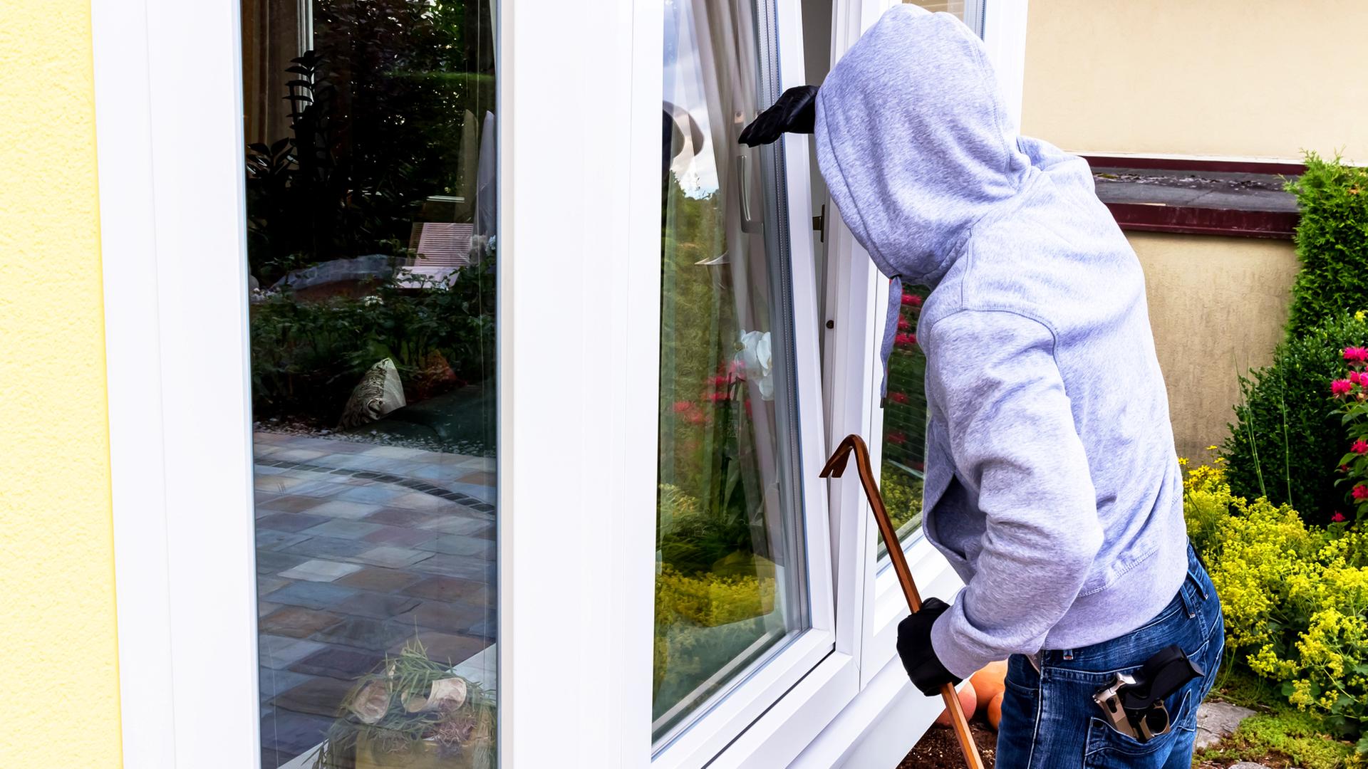 Greifswald: Einbrecher stehlen teure Uhren aus Wohnung
