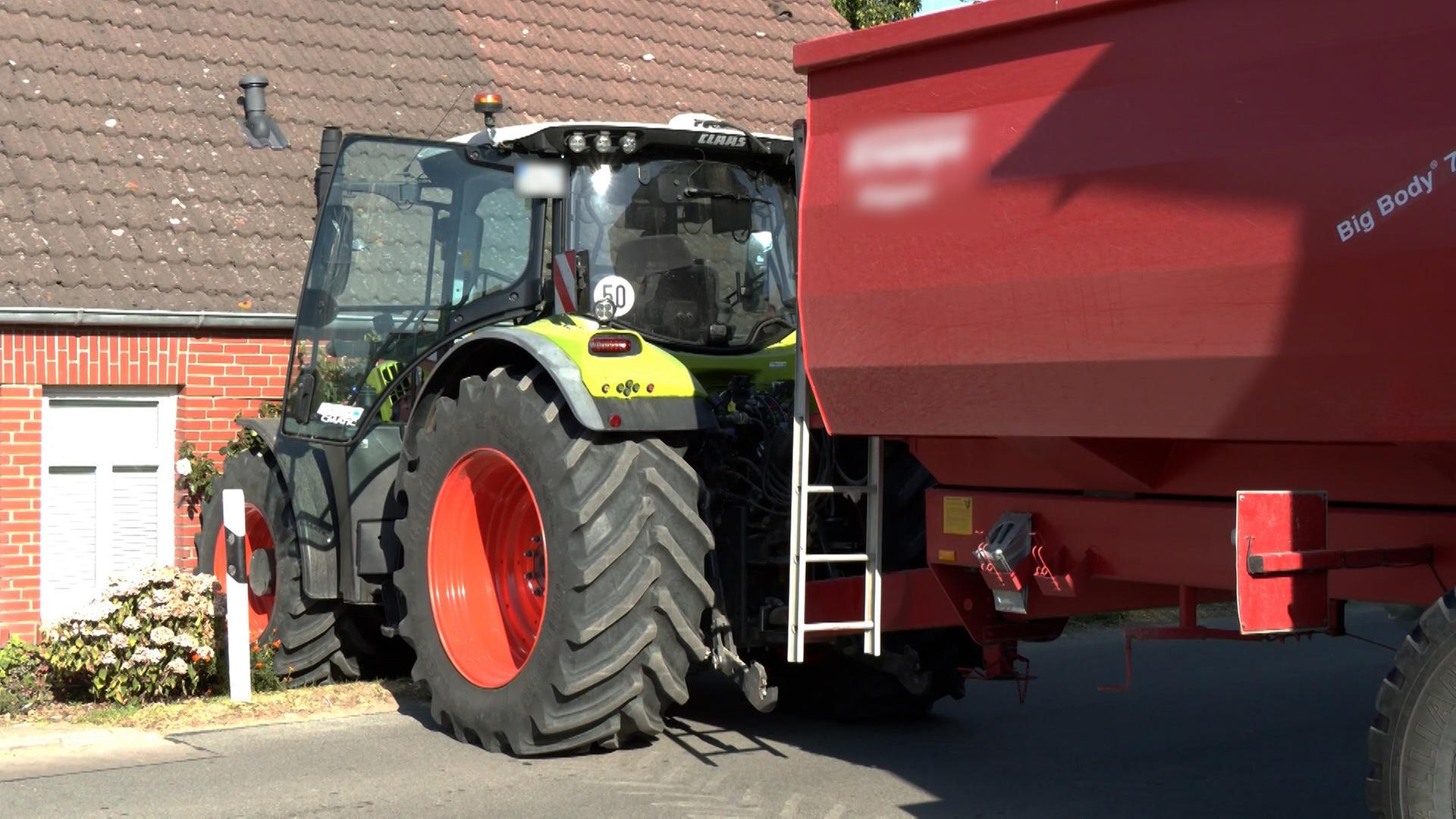 Trecker rollt in Haus - Bewohner müssen raus