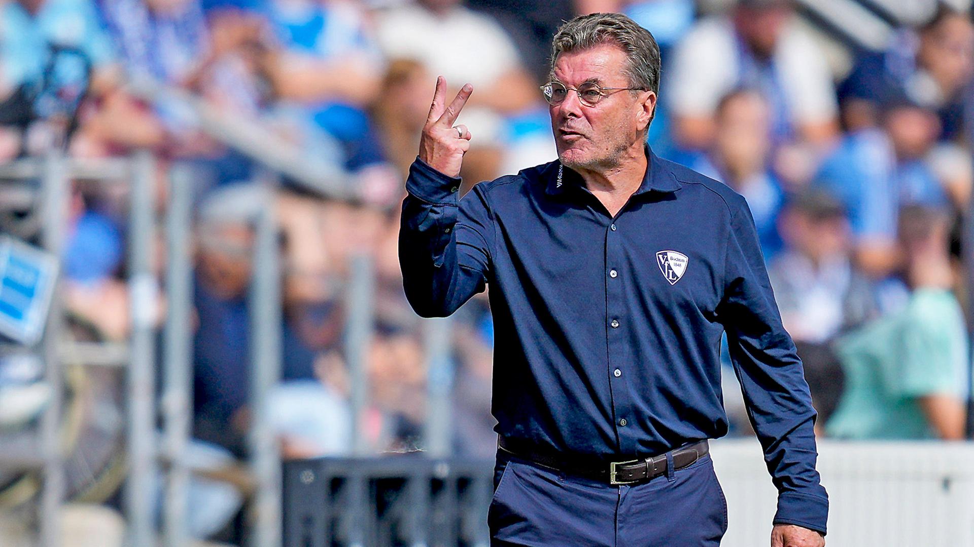 Trainer Dieter Hecking vom VfL Wolfsburg  | IMAGO / DeFodi Images