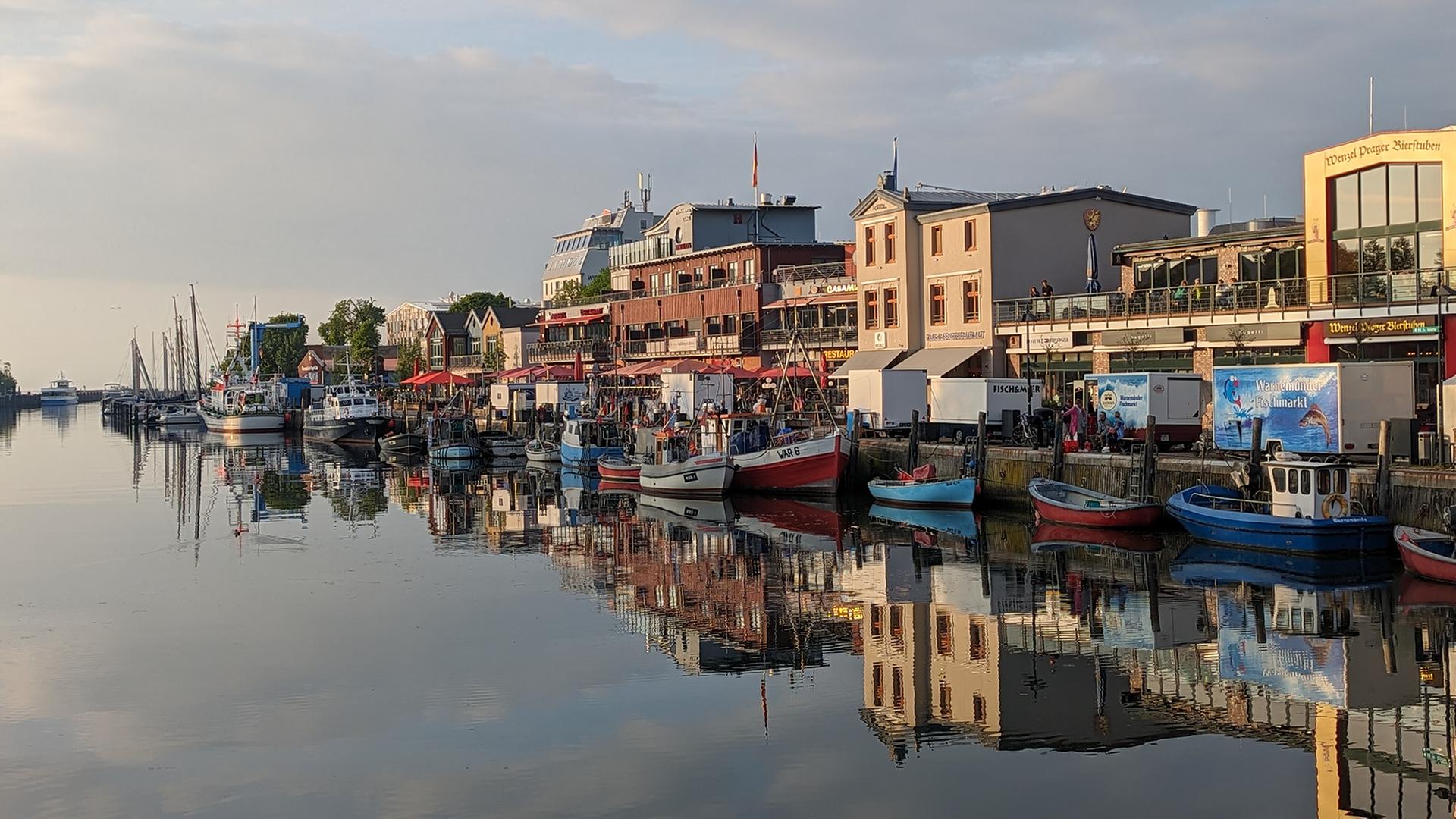 Warnemünde: Kutter auf Grund gelaufen