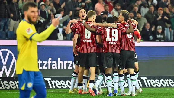 Hannovers Spieler bejubeln einen Treffer