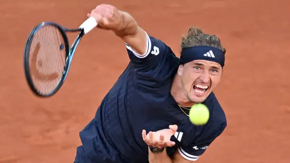 Alexander Zverev in seinem Zweitrundenspiel bei den French Open gegen Tomáš MachÃ¡Ä | IMAGO / Anadolu Agency Alexander Zverev in seinem Zweitrundenspiel bei den French Open gegen Tomáš MacháÄ