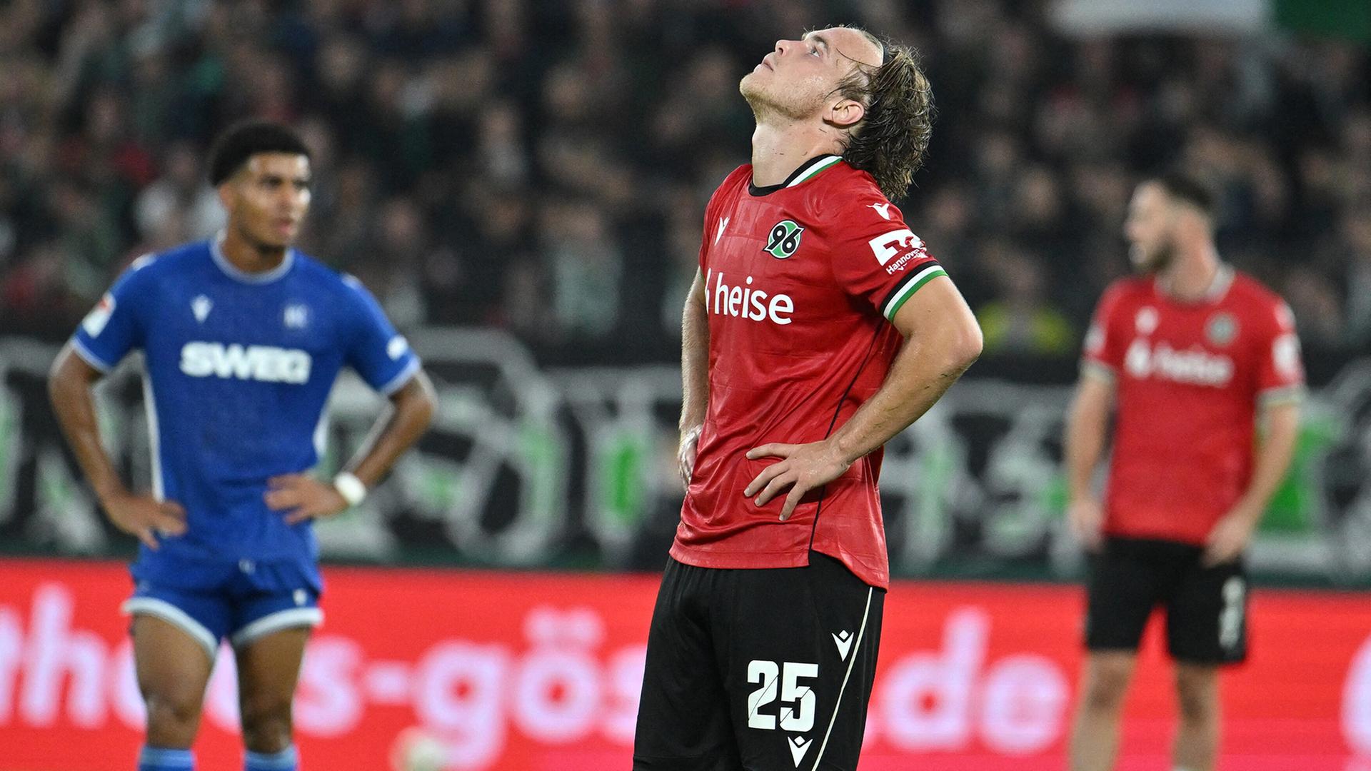 Hannover 96 muss sich mit Remis gegen Karlsruhe begnügen