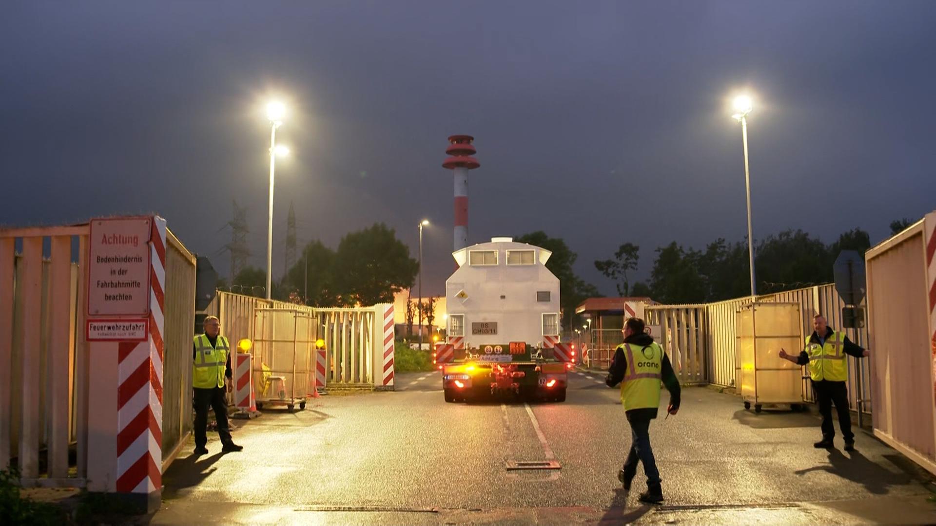 Liveticker zum Nachlesen: Atommüll-Transport in Brokdorf angekommen