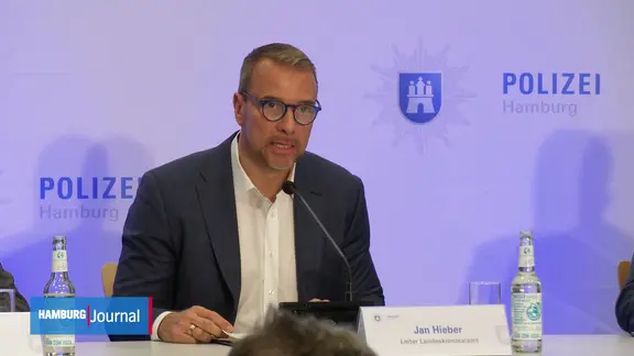 Der Leiter des Landeskriminalamtes Jan Hieber bei einer Presseerklärung.