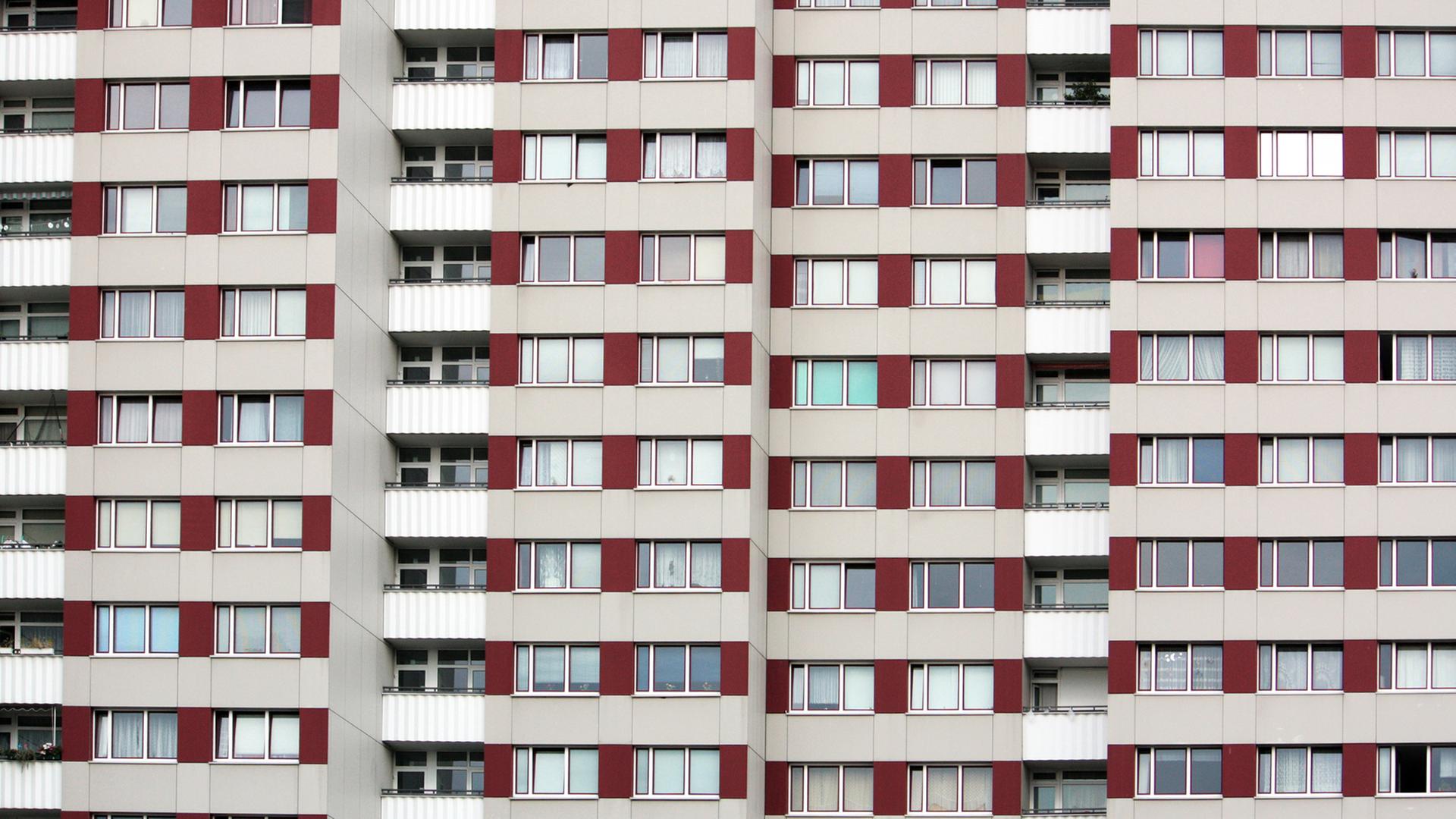 Die Fassade eines Hochhauses. | photocase.de, time.