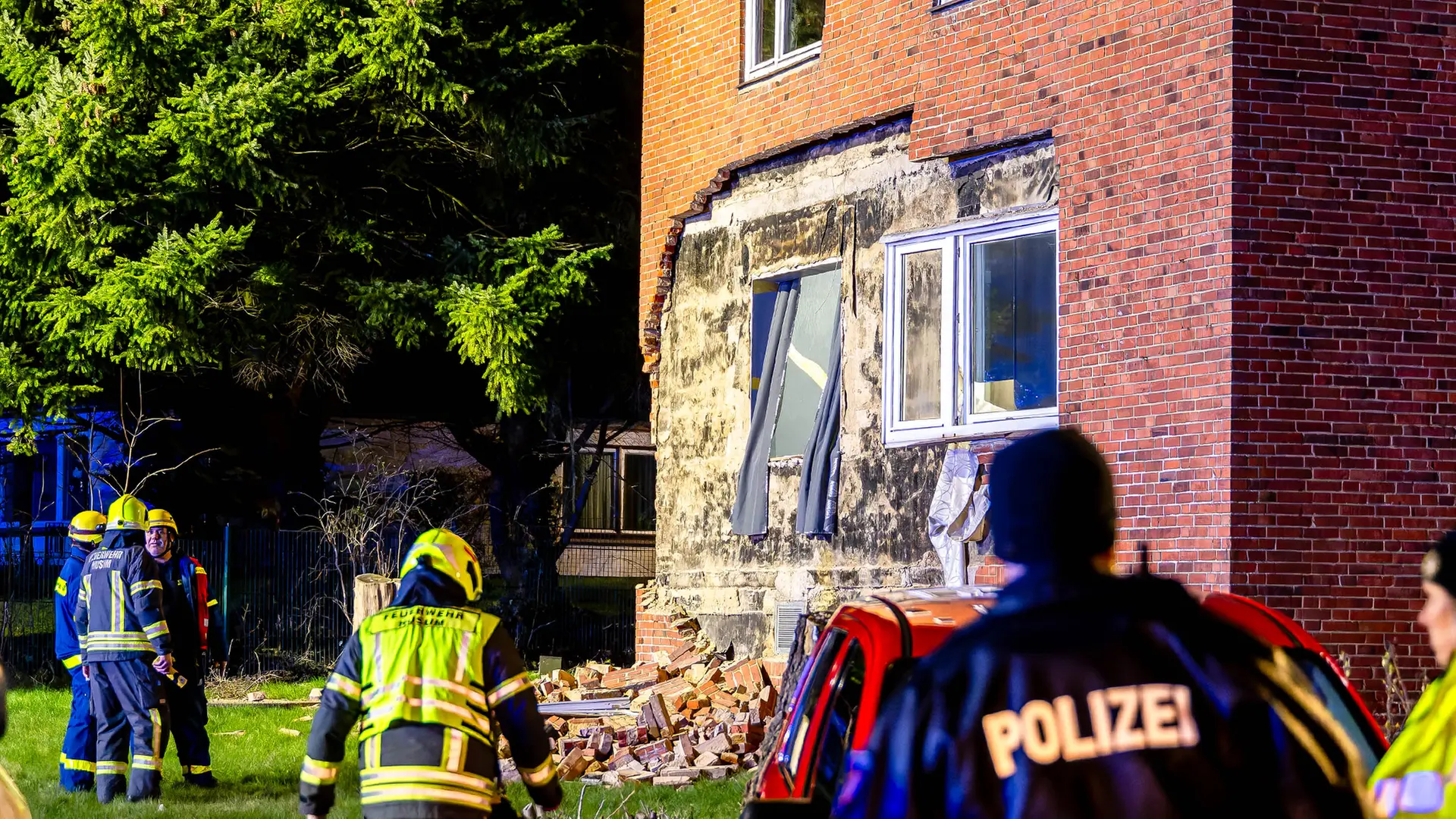 Husum: Gaskartuschen-Explosion zerstört Hauswand | ndr.de