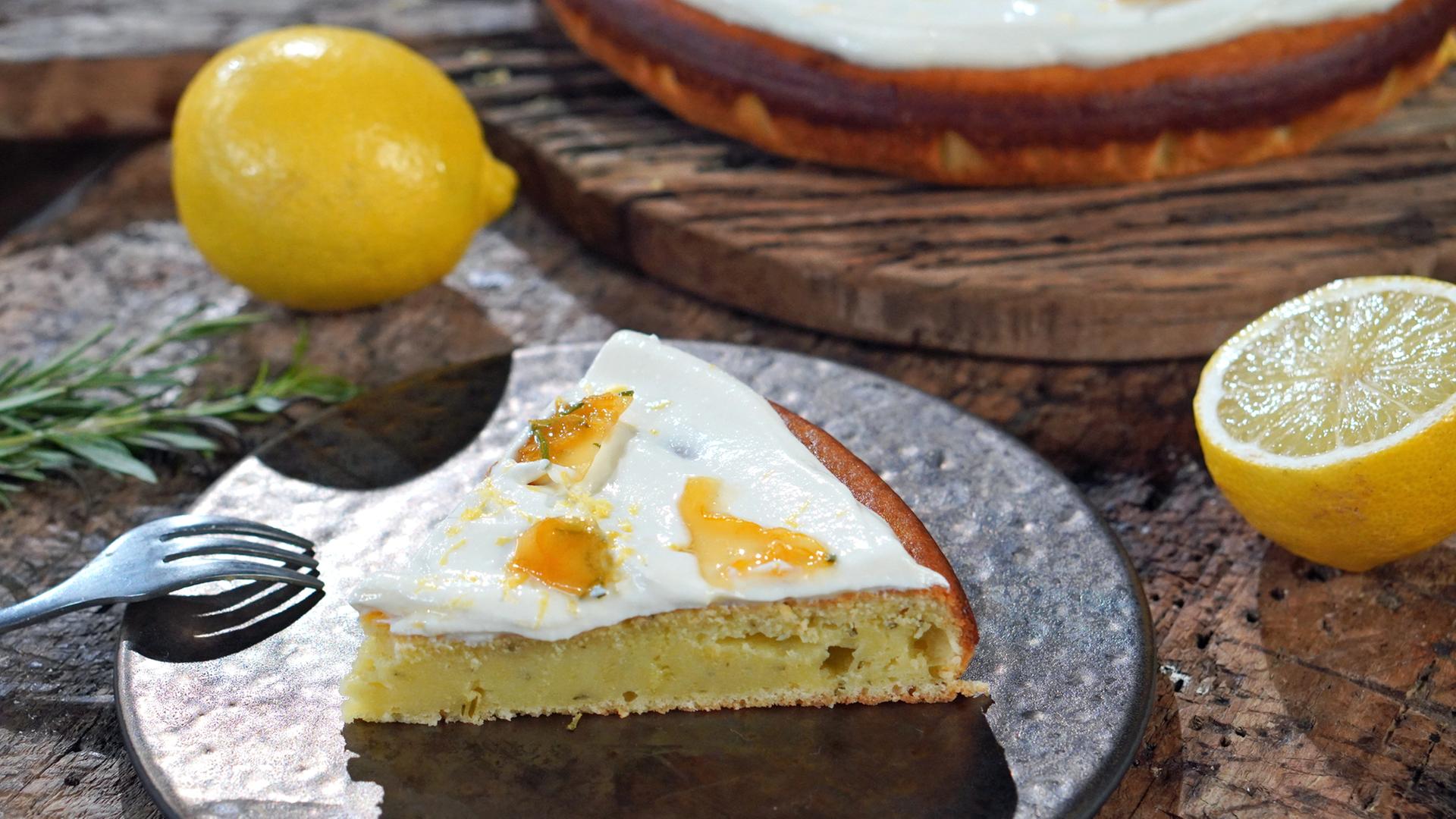  Zitronenkuchen mit Ricottacreme und Krokant | NDR/Florian Kruck
