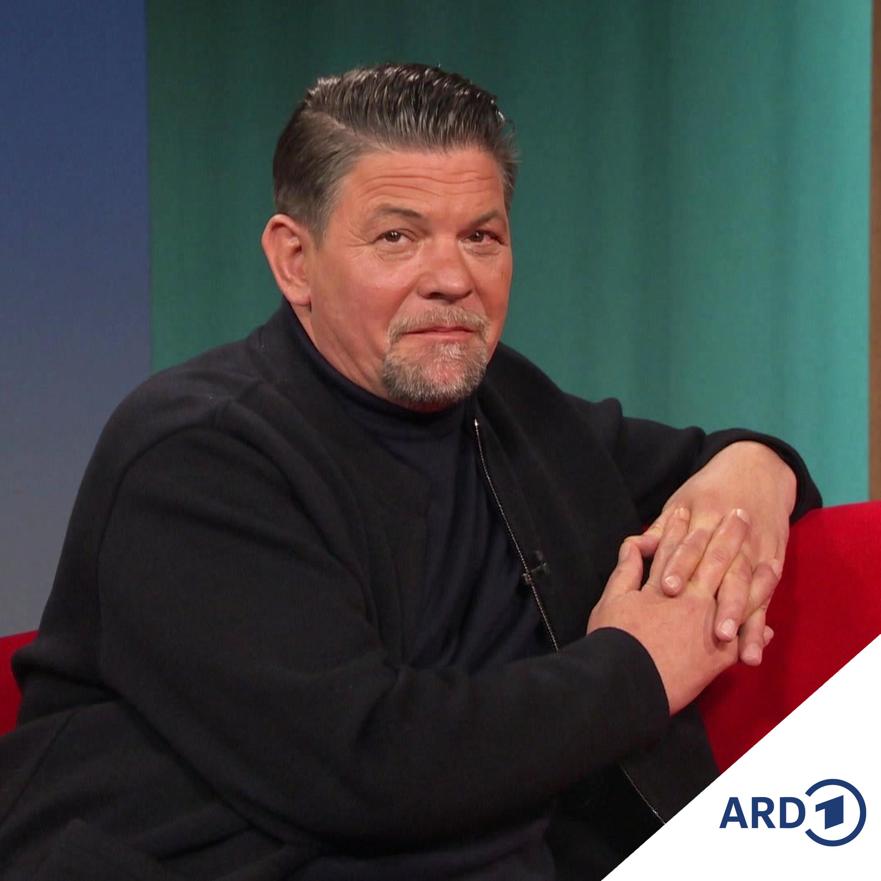Starkoch Tim Mälzer im Talk über die Dokuserie "Herbstresidenz"