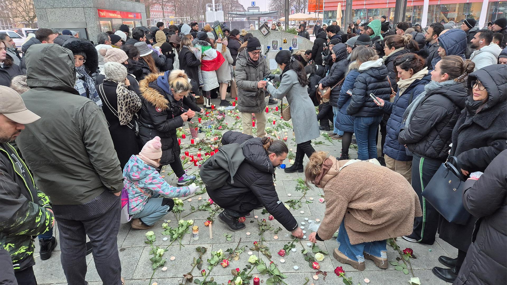 U-Bahnhof Wandsbek Markt: Menschen trauern um tote 18-Jährige