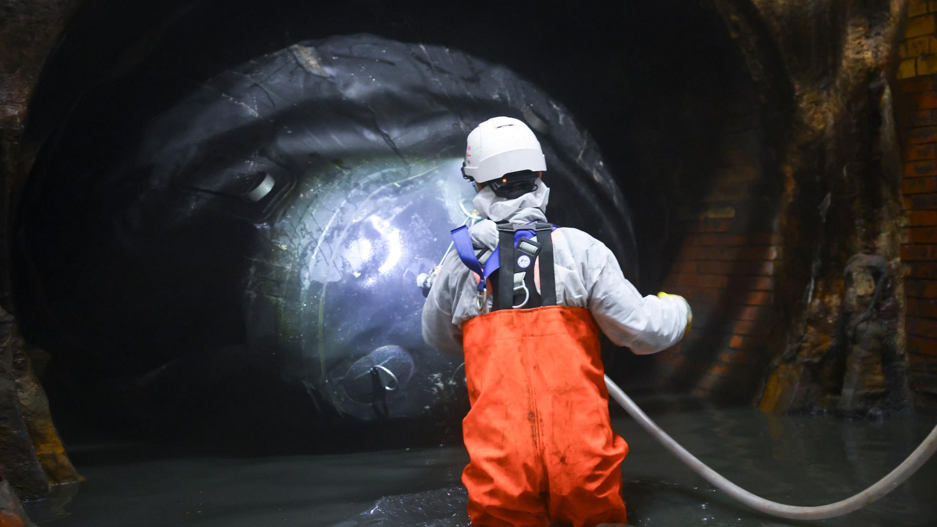 Unter St. Pauli: Siel wird mit Luftkissen für Sanierung abgedichtet