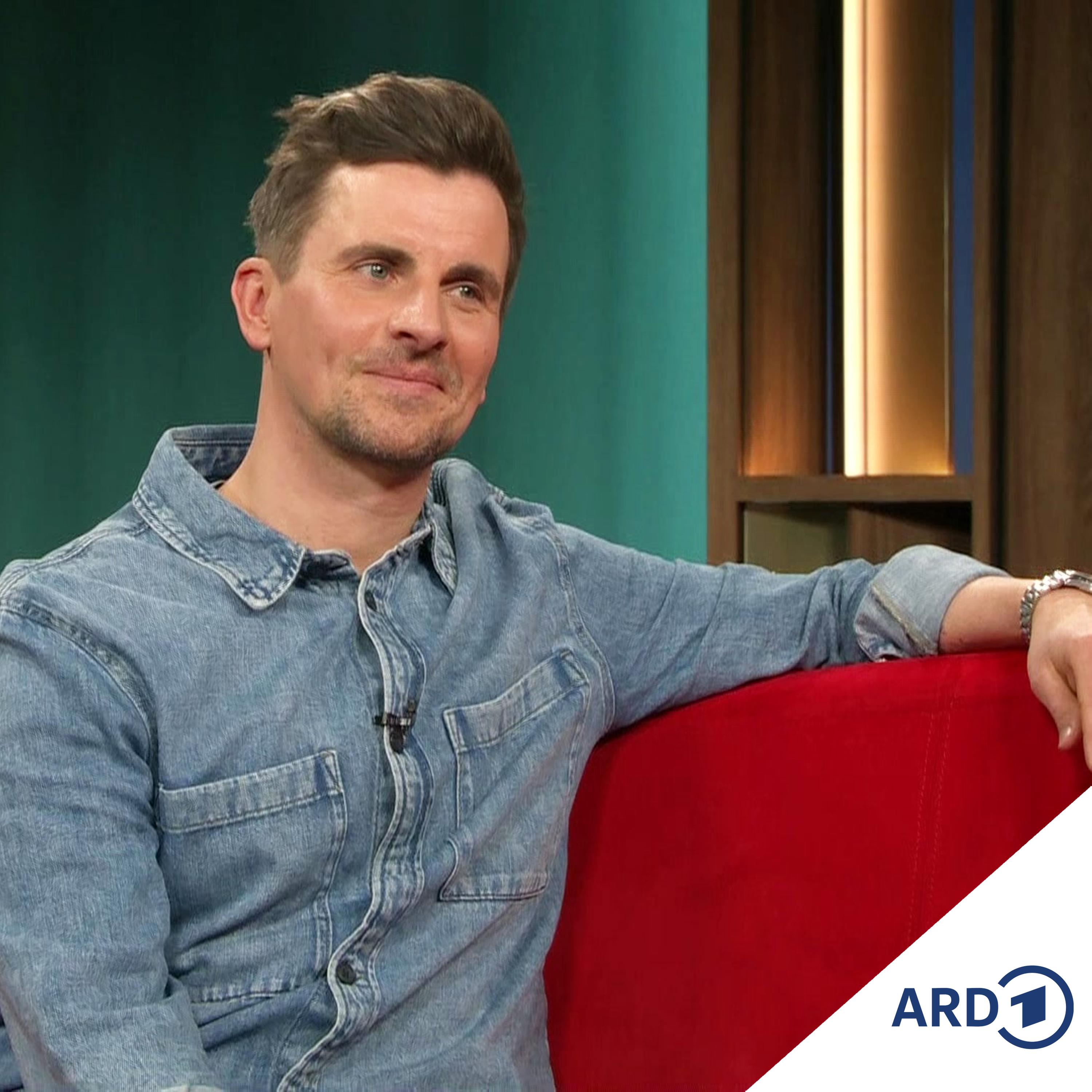 Theologe, Sänger und Schauspieler Julian Sengelmann im Sofa-Talk